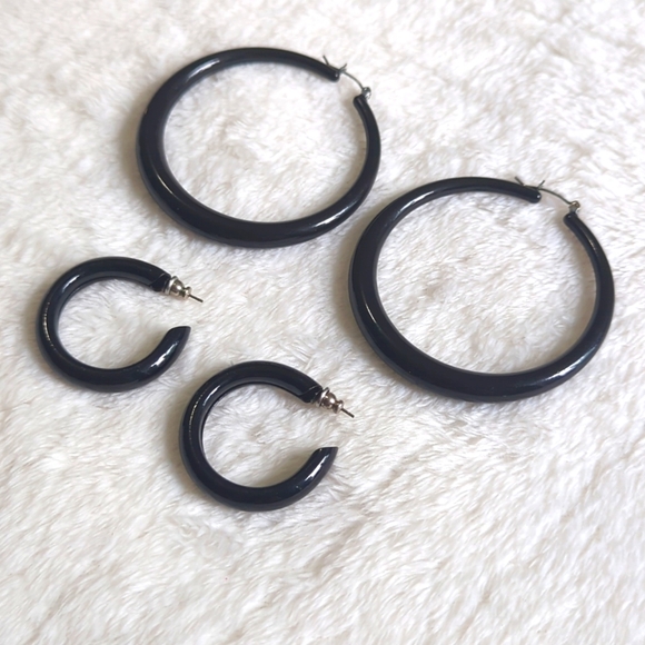Vintage 90's Black Acrylic Hoop Pierced Earrings - Qty 2 - Picture 1 of 6